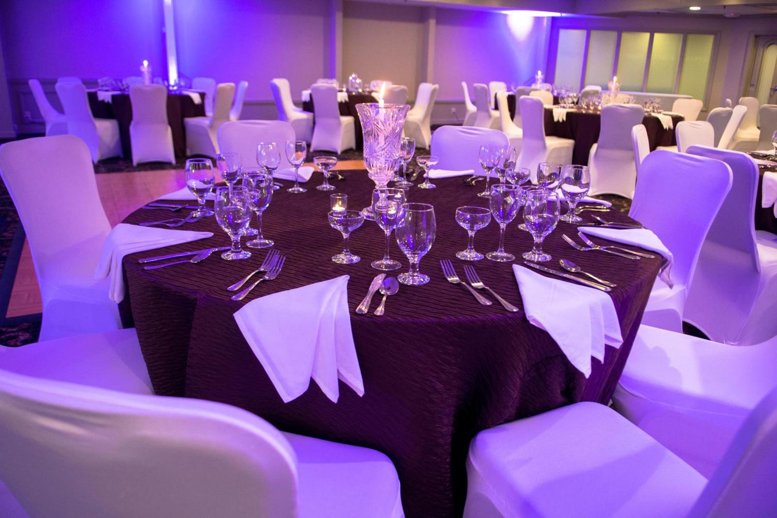 DoubleTree by Hilton Hotel Raleigh - Brownstone - University